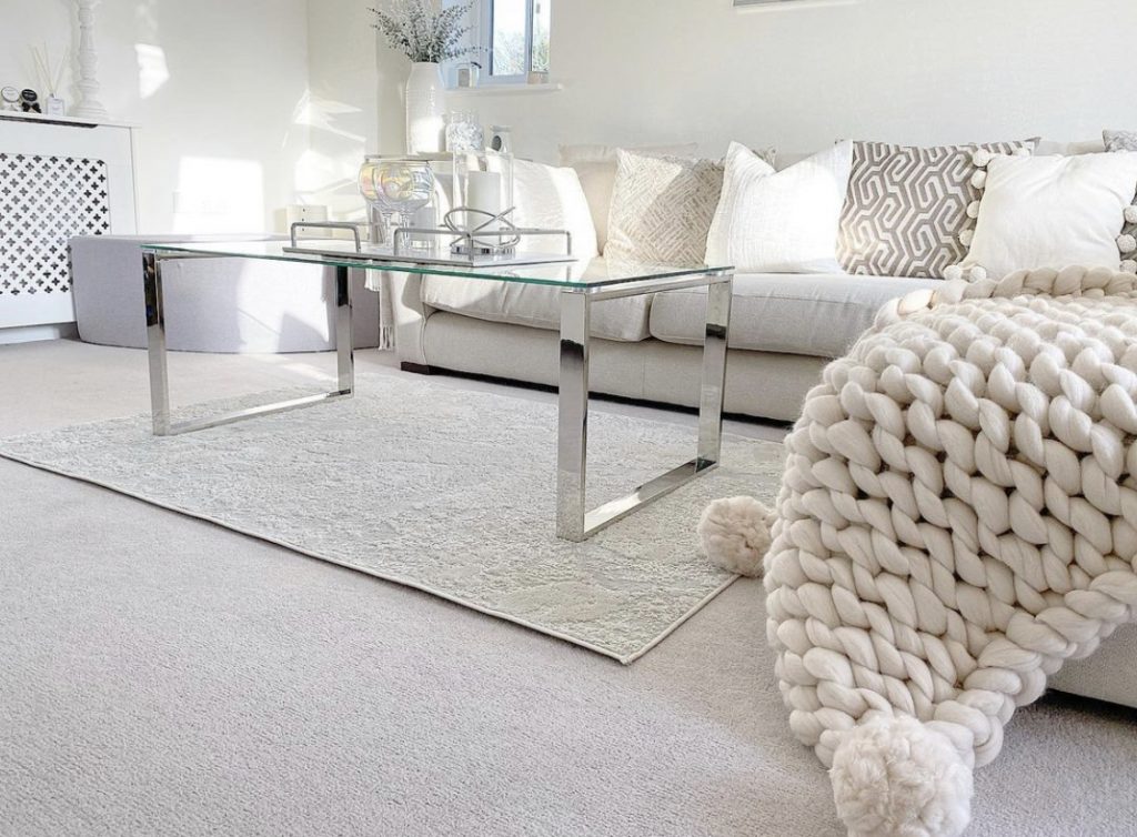 A perfectly measured coffee table as the centrepiece of a stylish living room
