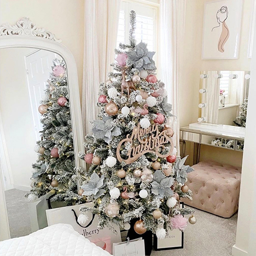 Instagram christmas inspiration - modern bedroom wth pink-toned christmas decor