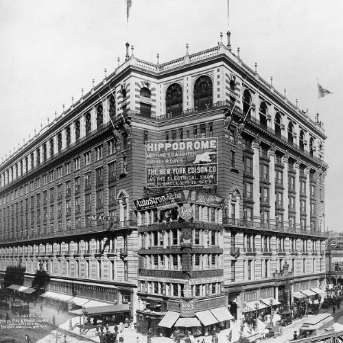 black and white archive photograph of Macy's flagship department store Herald's Square New York, 1907. 