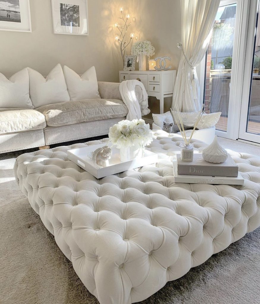 A beautifully decorated white living room