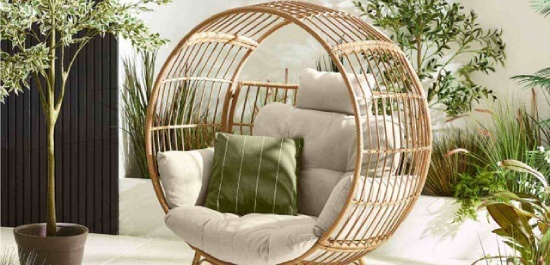 how to create a cosy garden seating area blog image
