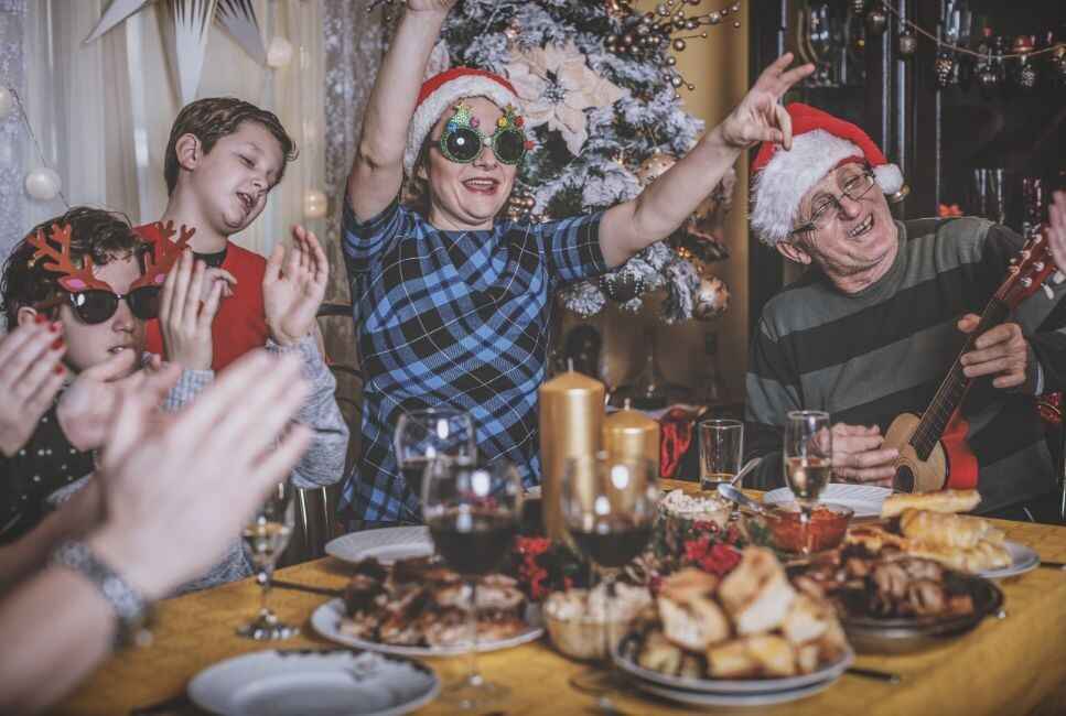 family christmas dinner table