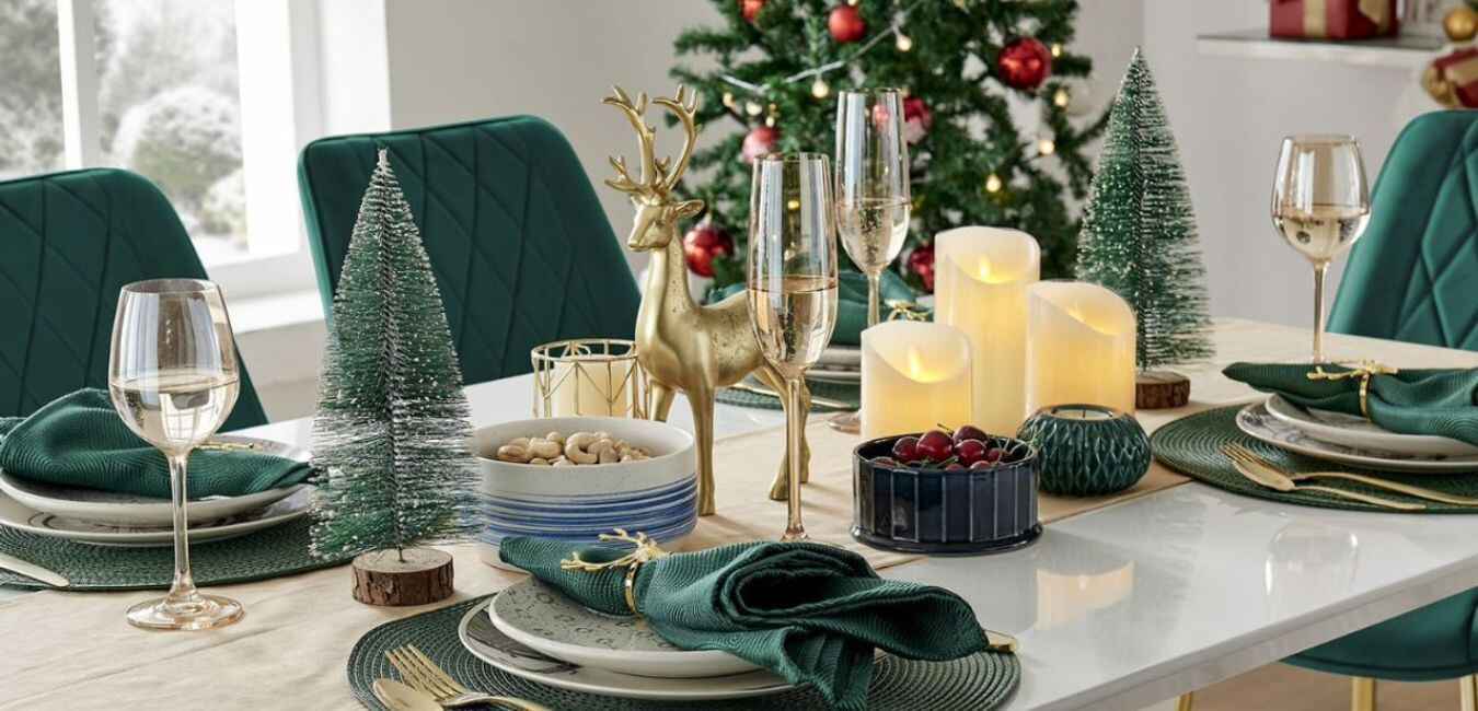 how to dress a table for Christmas blog image