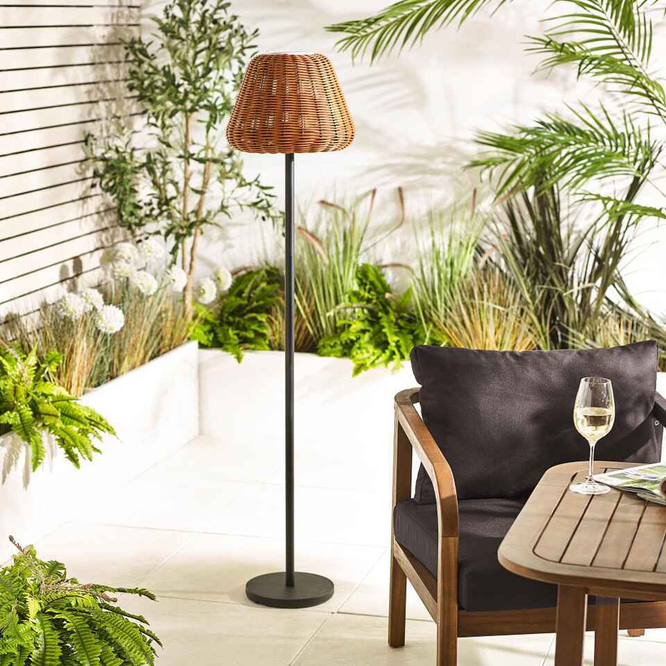 outdoor solar light with rattan lampshade for garden zoning