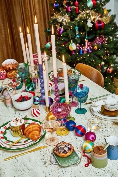 retro 80s 90s Christmas dining table decor inspiration