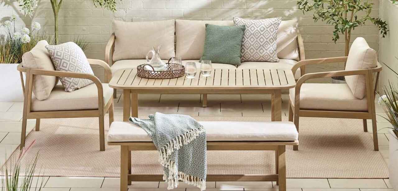 the ultimate guide to choosing garden furniture blg image